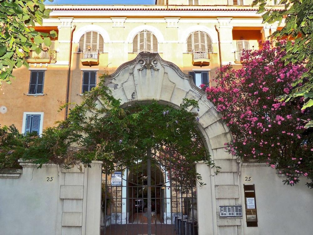 Enrica Hotel